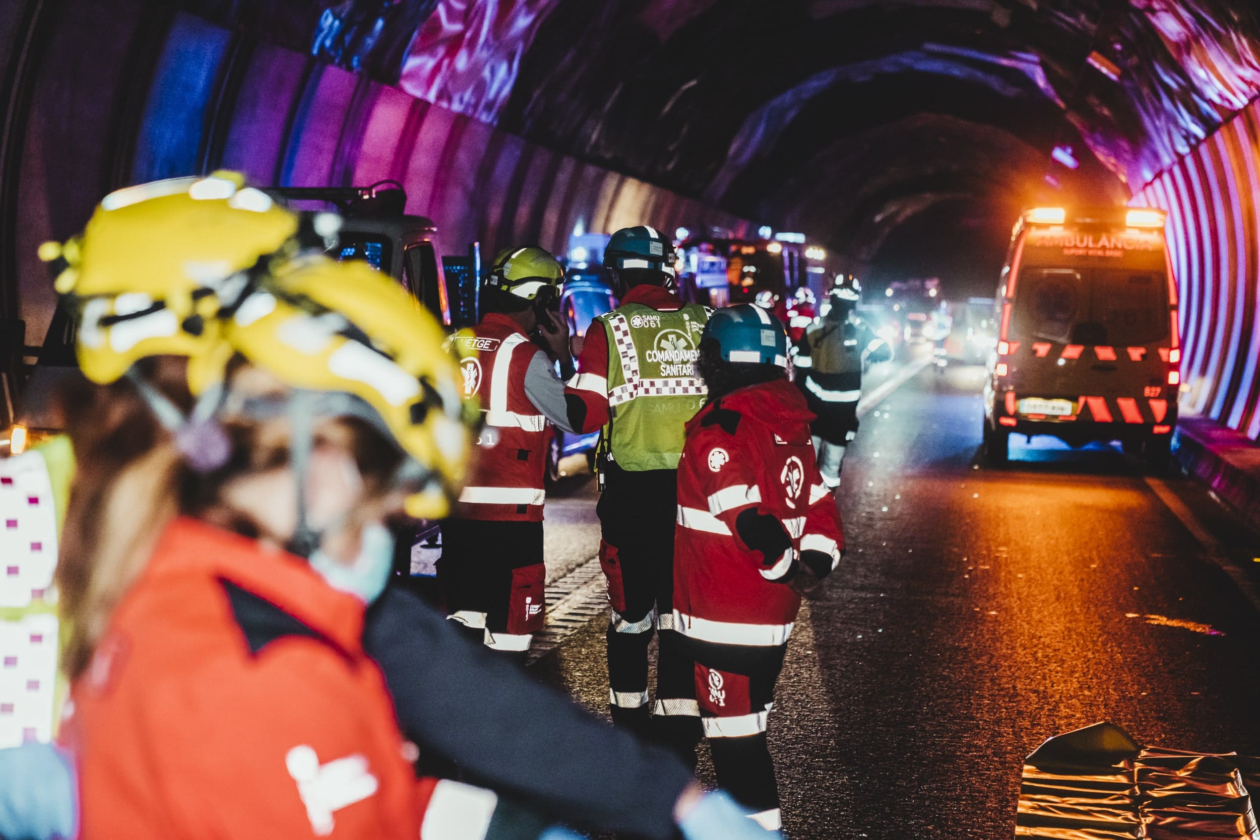 sanitarios atendiendo una emergencia